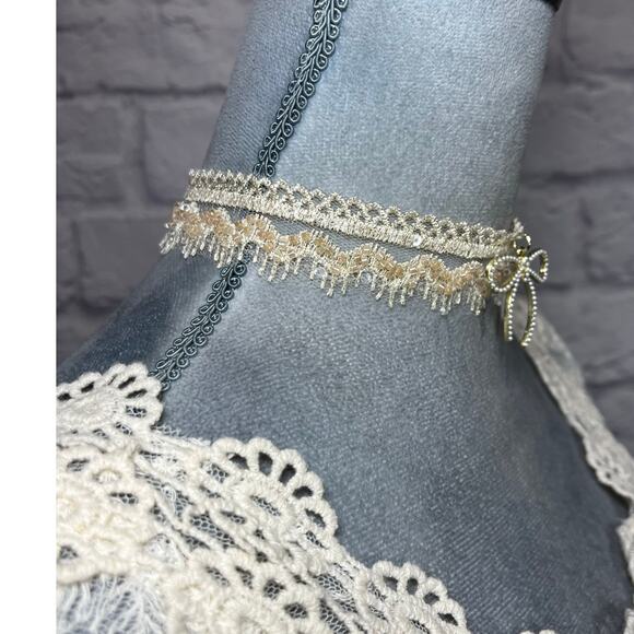 Handmade Victorian Beaded Lace Choker with Pearl Beaded Bow Detail - Picture 3 of 6